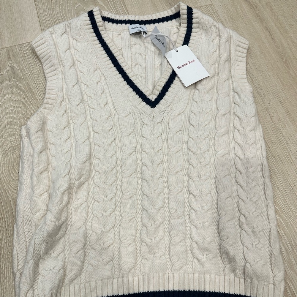 Never Worn Aritiza Vest
